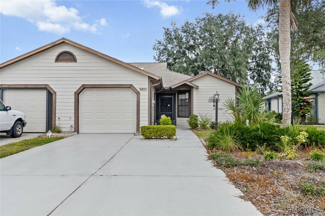 Property Photo:  9851 E Pebble Creek Court  FL 34450 