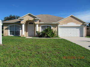 Property Photo:  932 SW McElroy Avenue  FL 34953 