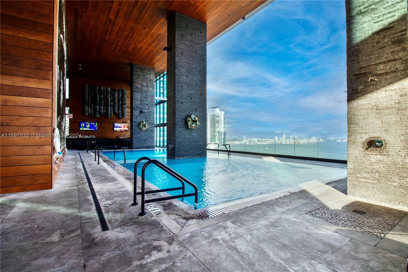 Property Photo:  1451 Brickell Ave 1504  FL 33131 