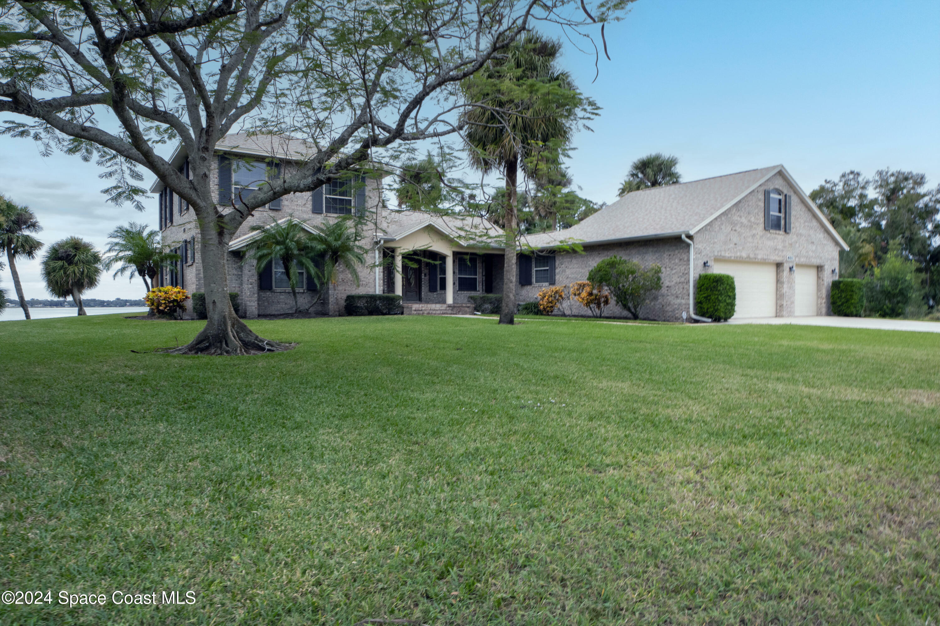 Property Photo:  401 Swann Grove Lane  FL 32952 