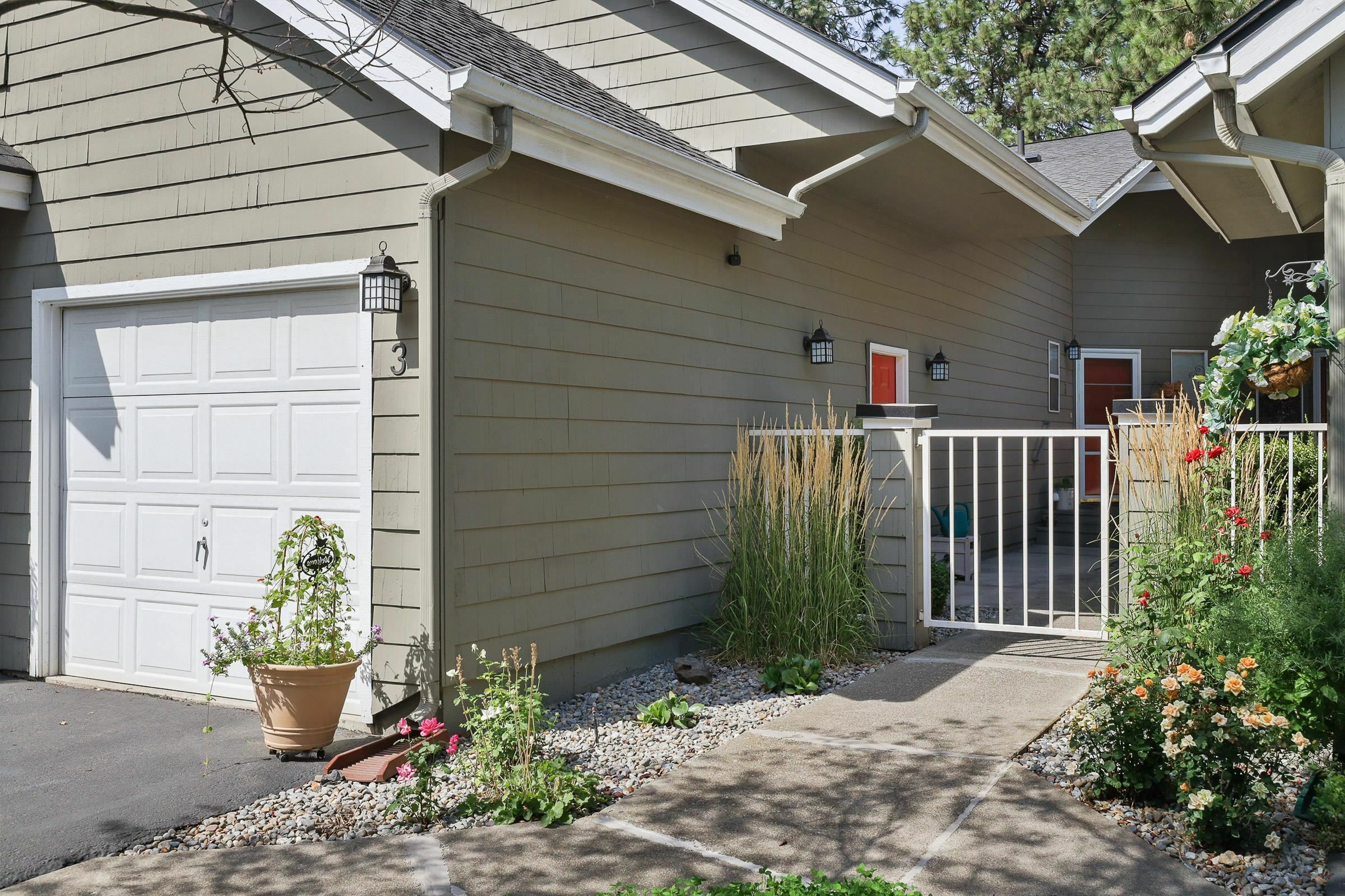 Property Photo:  1113 E 16th Ave Unit #3  WA 99203 