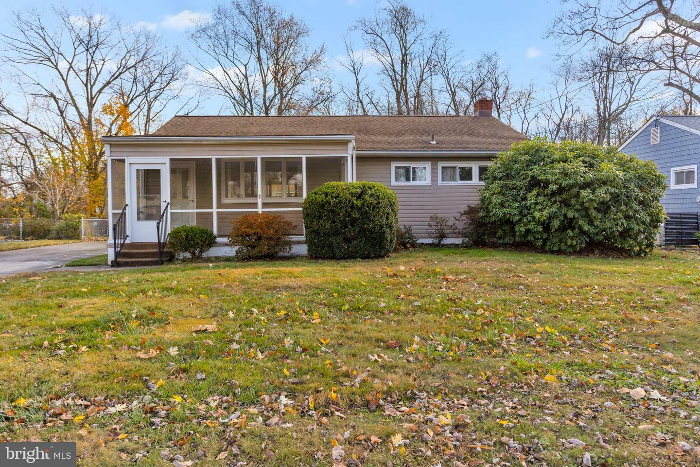 Property Photo:  20 Yorktown Road  NJ 08505 