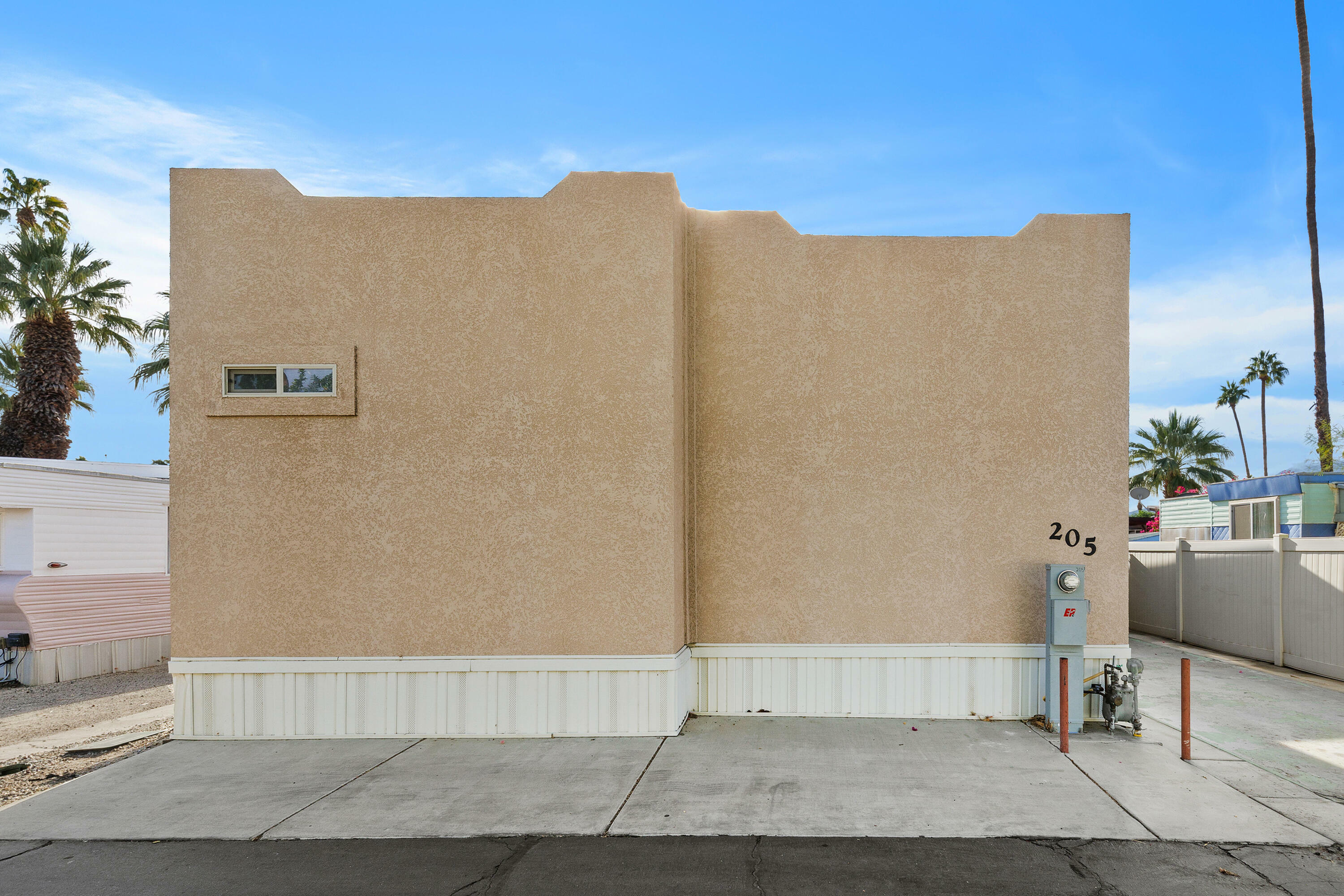 Property Photo:  205 Cherokee Street  CA 92264 