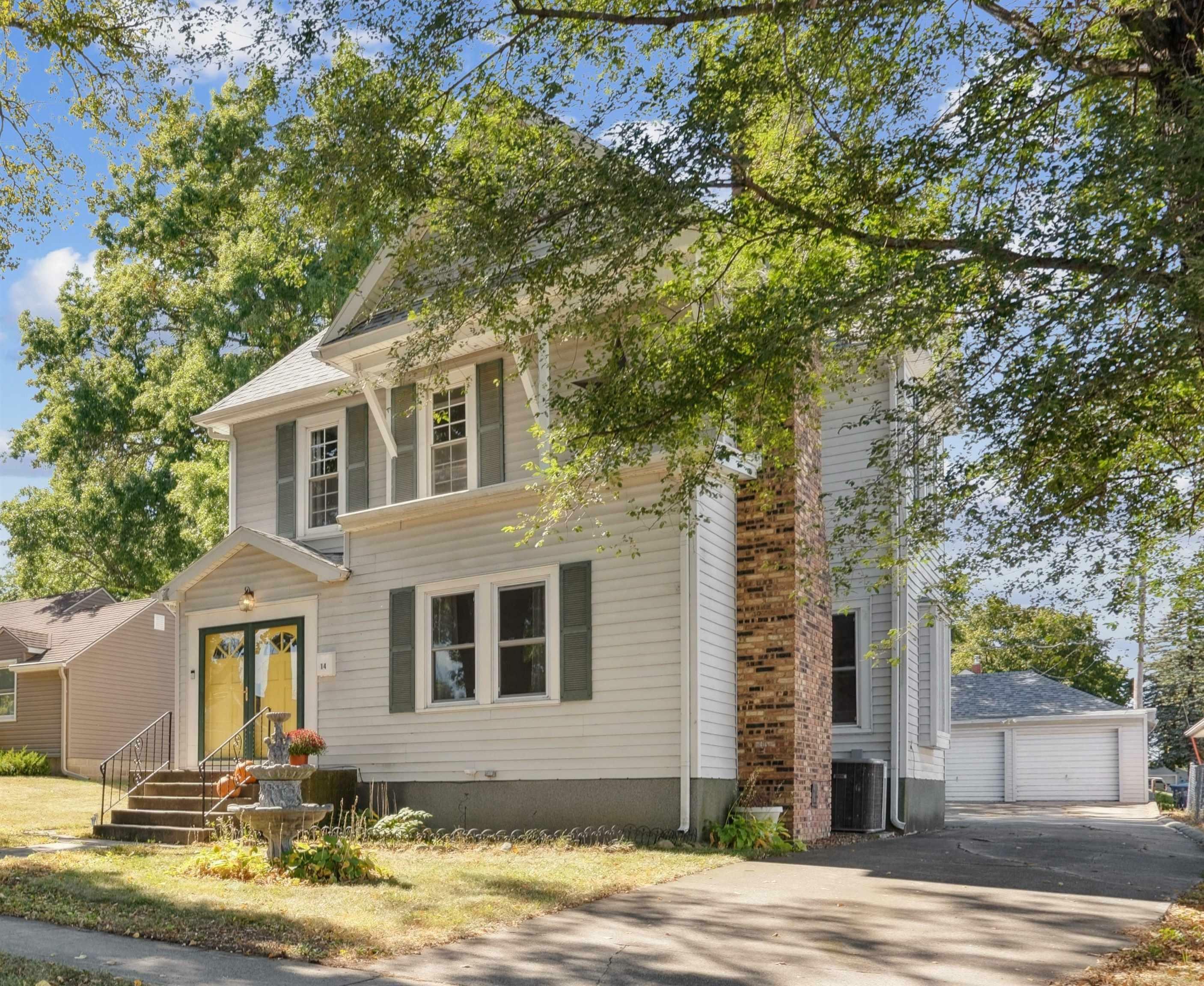 Property Photo:  14 SE 7th Avenue  IA 50662 