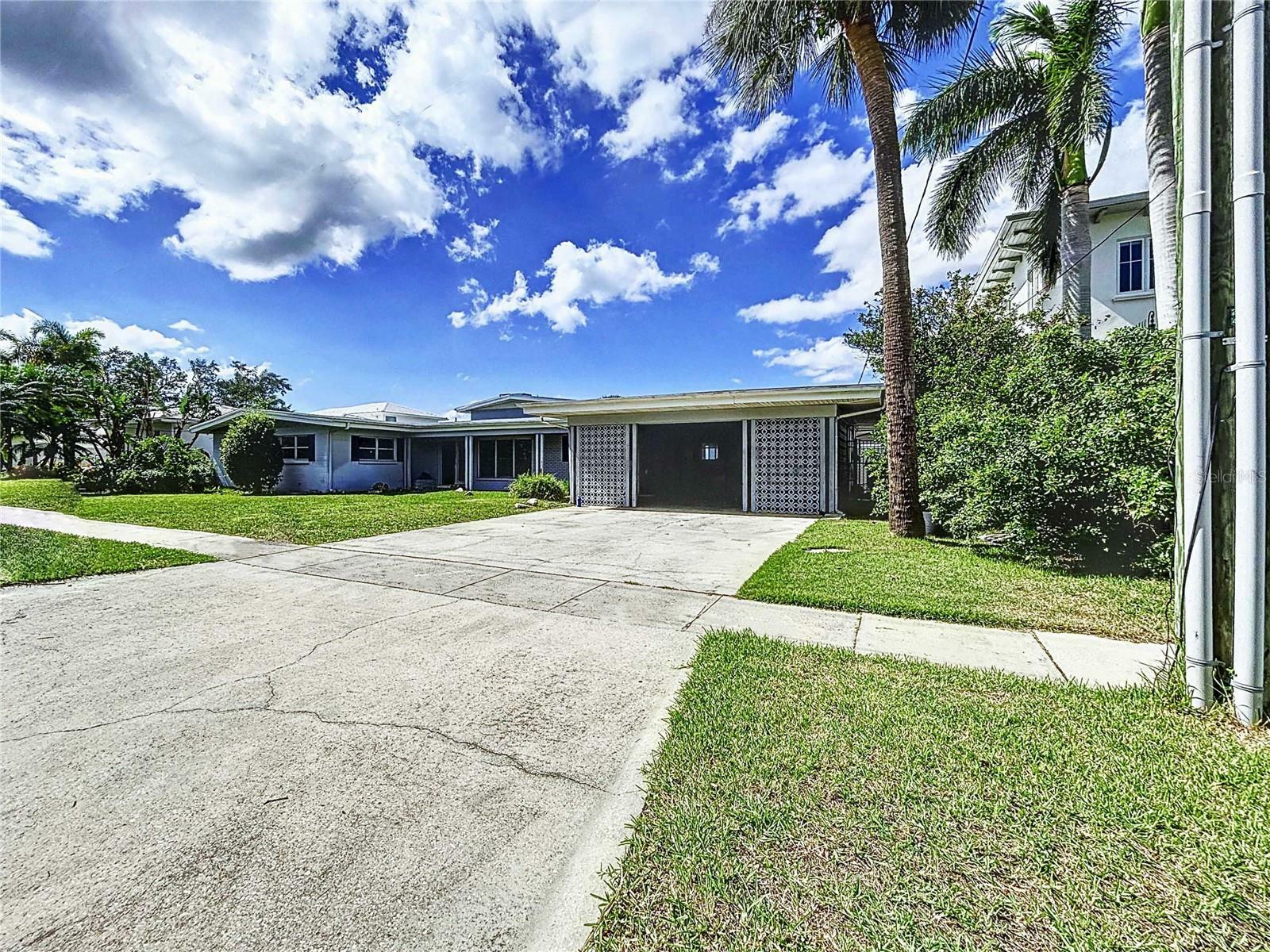 Property Photo:  560 Riviera Drive  FL 33606 