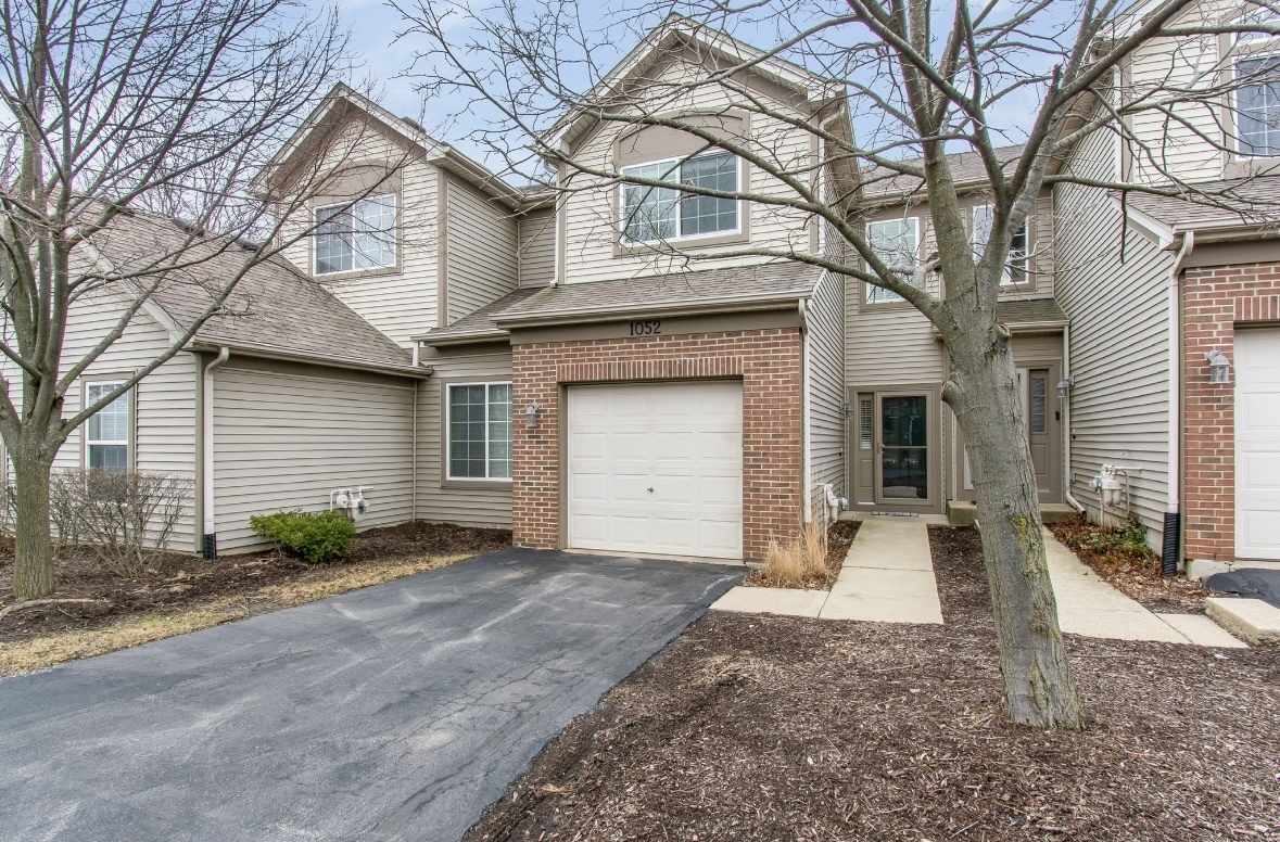 Property Photo:  1052 Woodview Court  IL 60502 