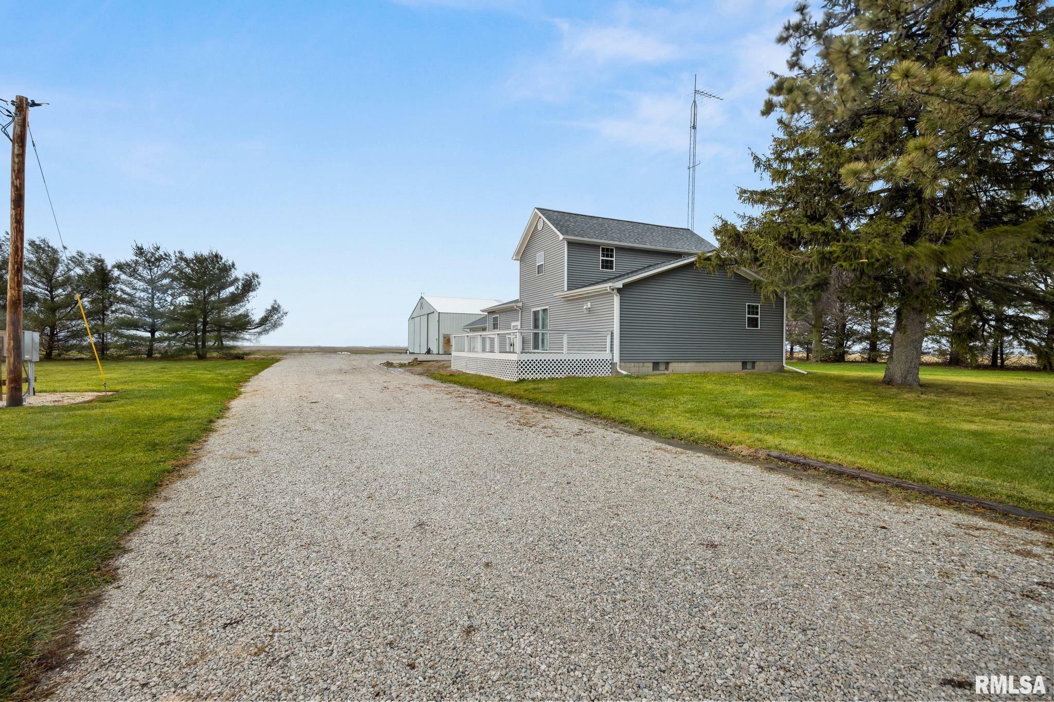 Property Photo:  1097 County Road 1900 E  IL 61711 