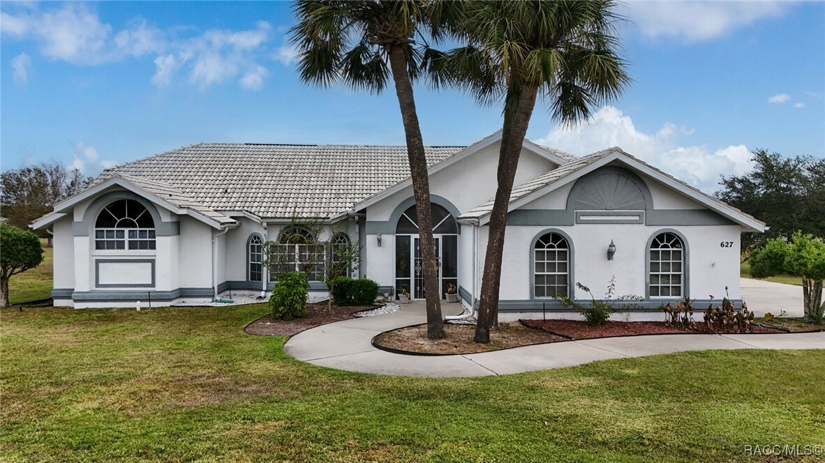 Property Photo:  627 E Alaska Lane  FL 34442 