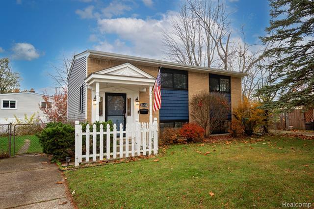 Property Photo: 23264 Astrid Ct MI 48173