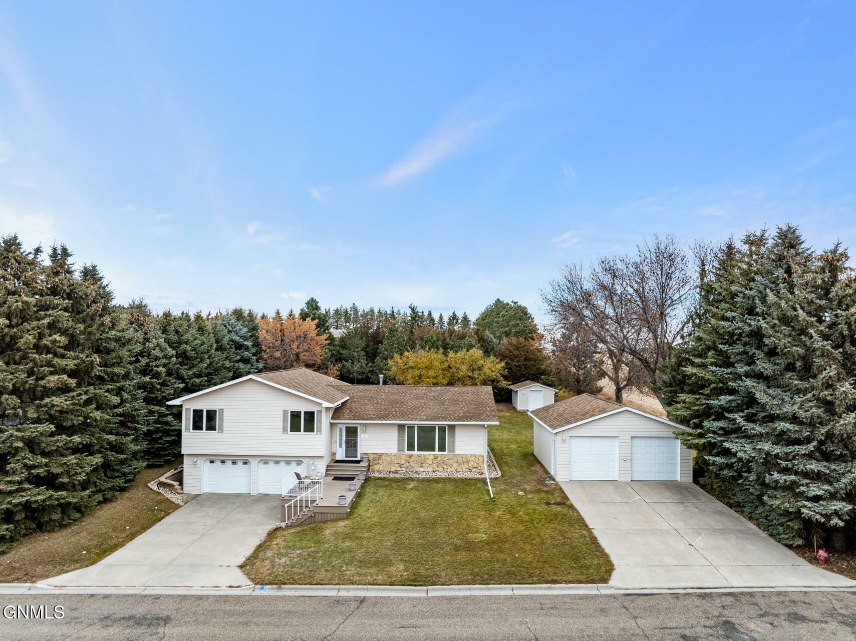 Property Photo:  834 4th Avenue NE  ND 58540 