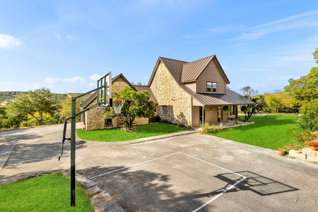 Property Photo: 146 Ten West Dr TX 78013