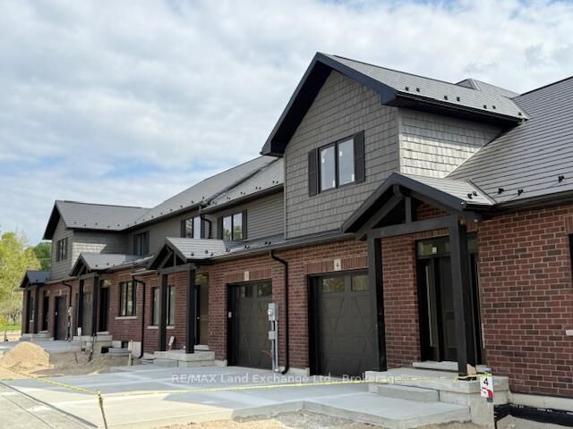 Property Photo:  8 Golf Links Road Unit 4  ON N2Z 0G1 