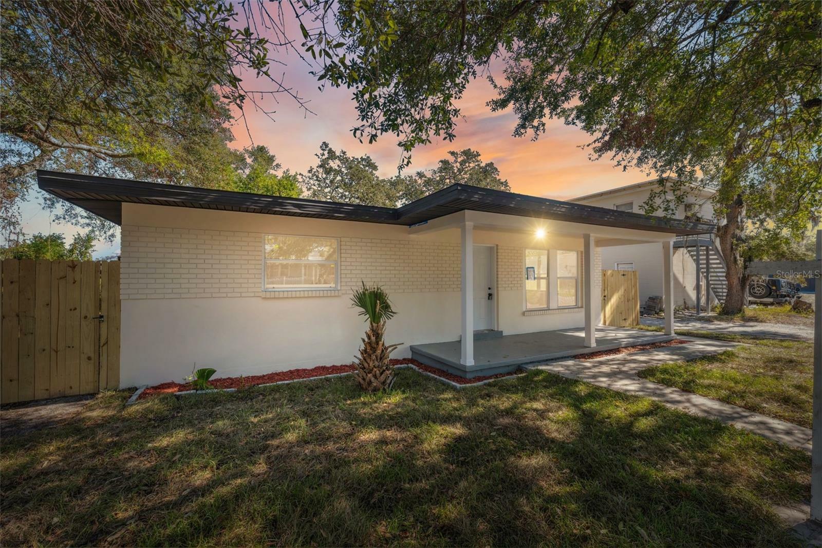 Property Photo:  2903 N Albany Avenue  FL 33607 