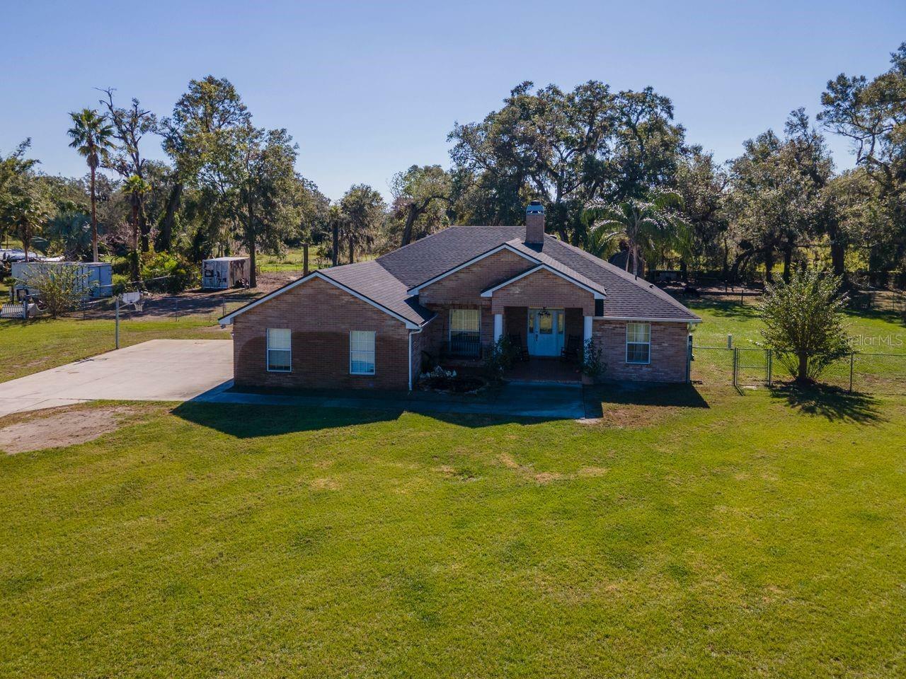 Property Photo:  1827 Joe McIntosh Road  FL 33565 