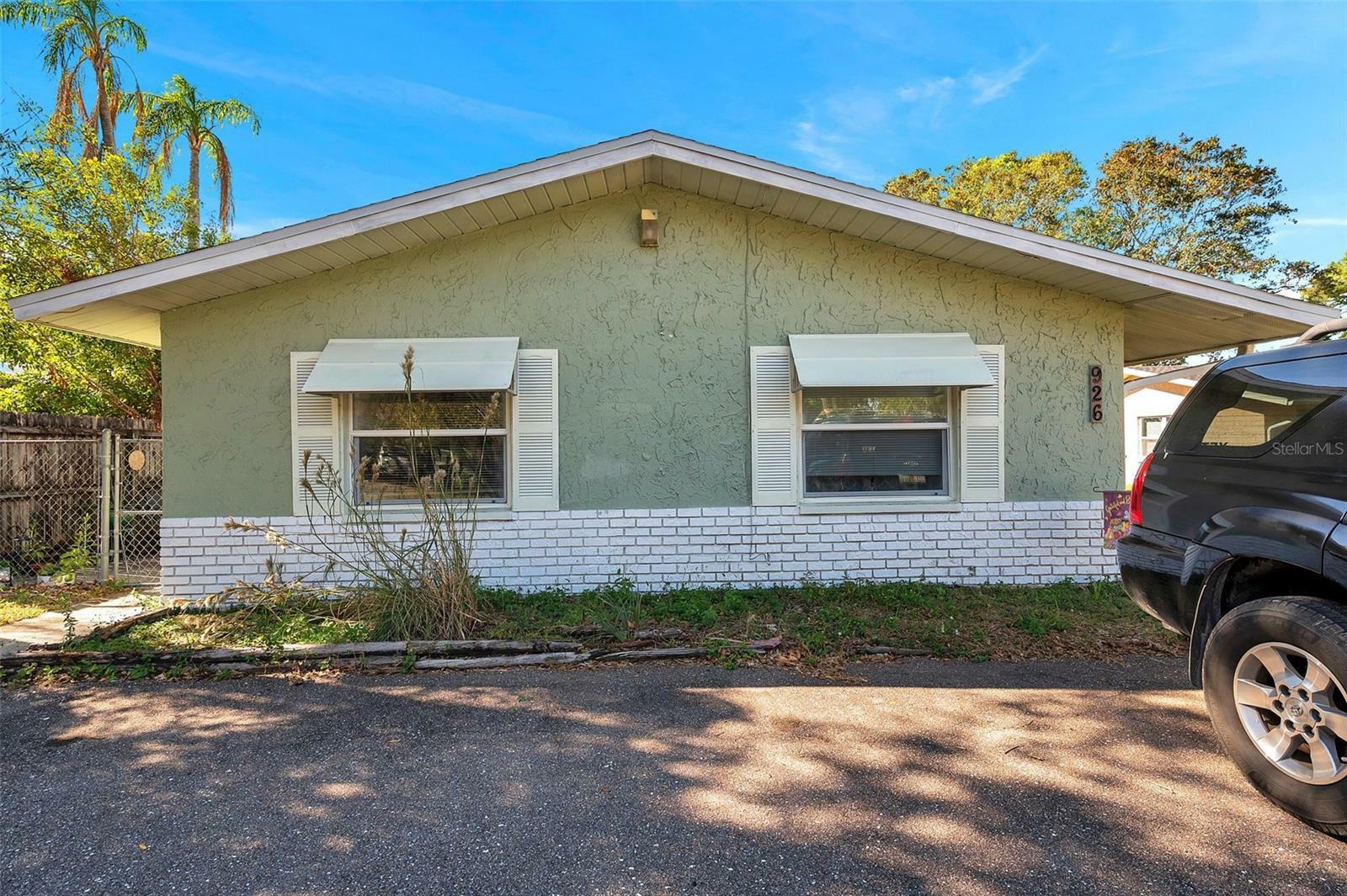 Property Photo:  926 Lake Palms Drive  FL 33771 