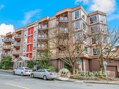 Property Photo:  711 E Denny Way 304  WA 98122 