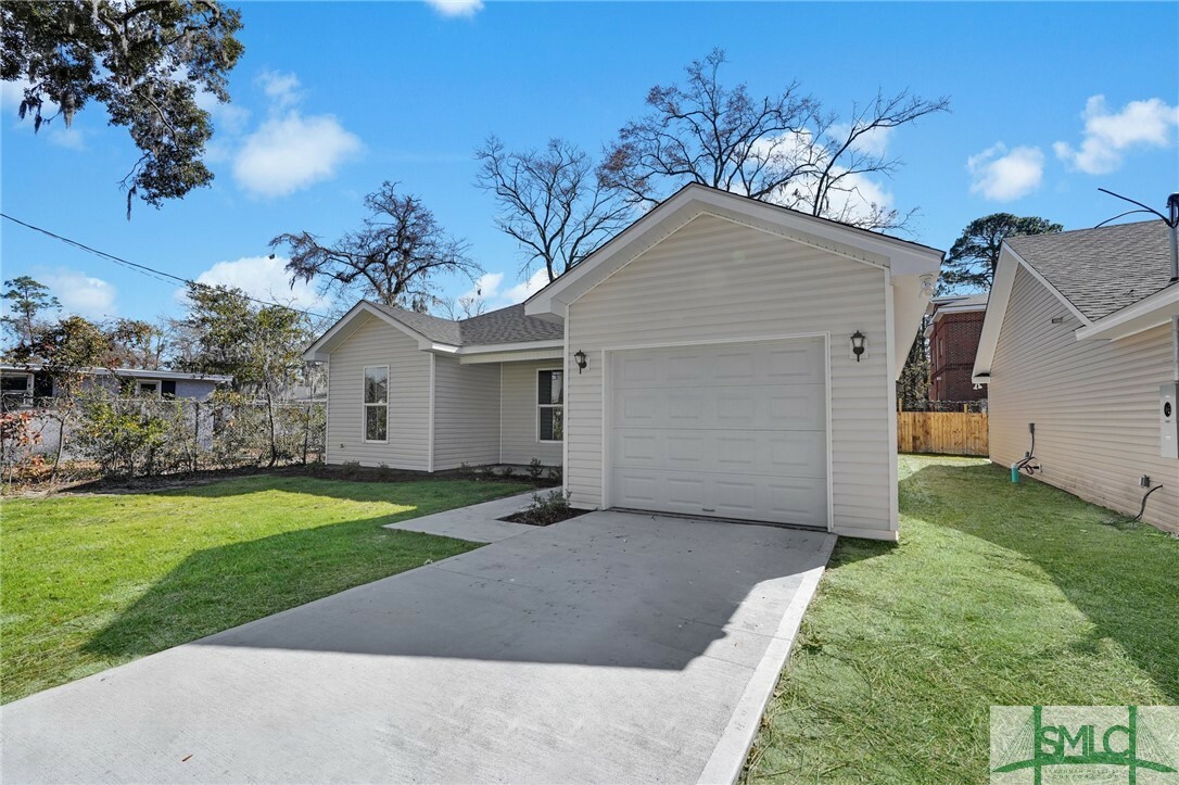 Property Photo: 2005 Washington Street GA 31406