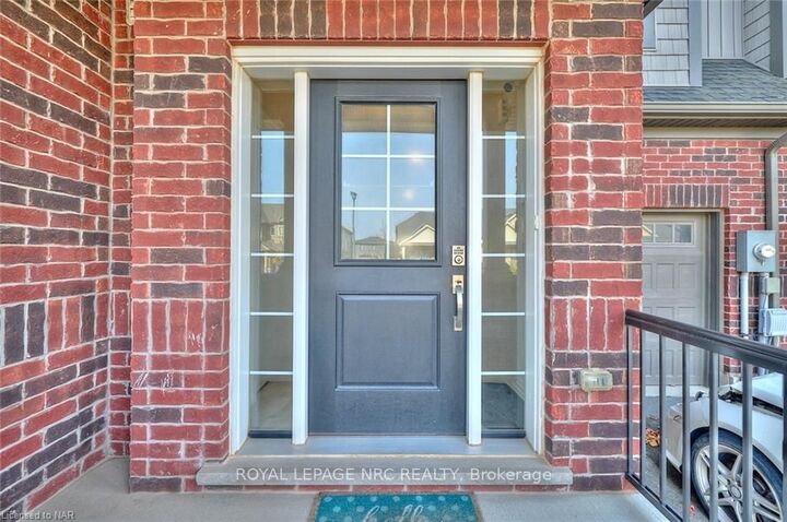 Property Photo: 130 Acacia Road ON L0S 1E6