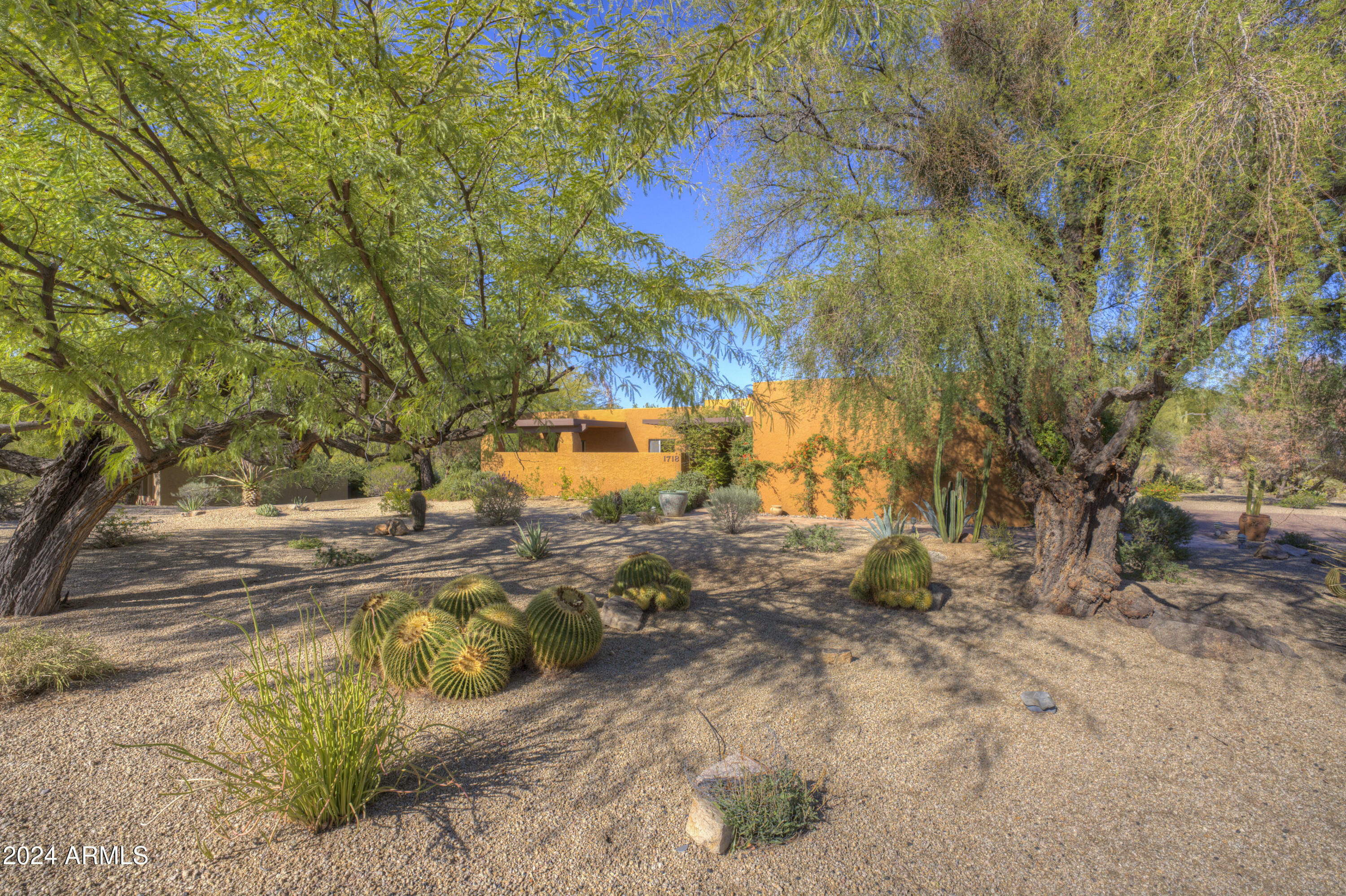 Property Photo:  1718 E Staghorn Lane  AZ 85377 