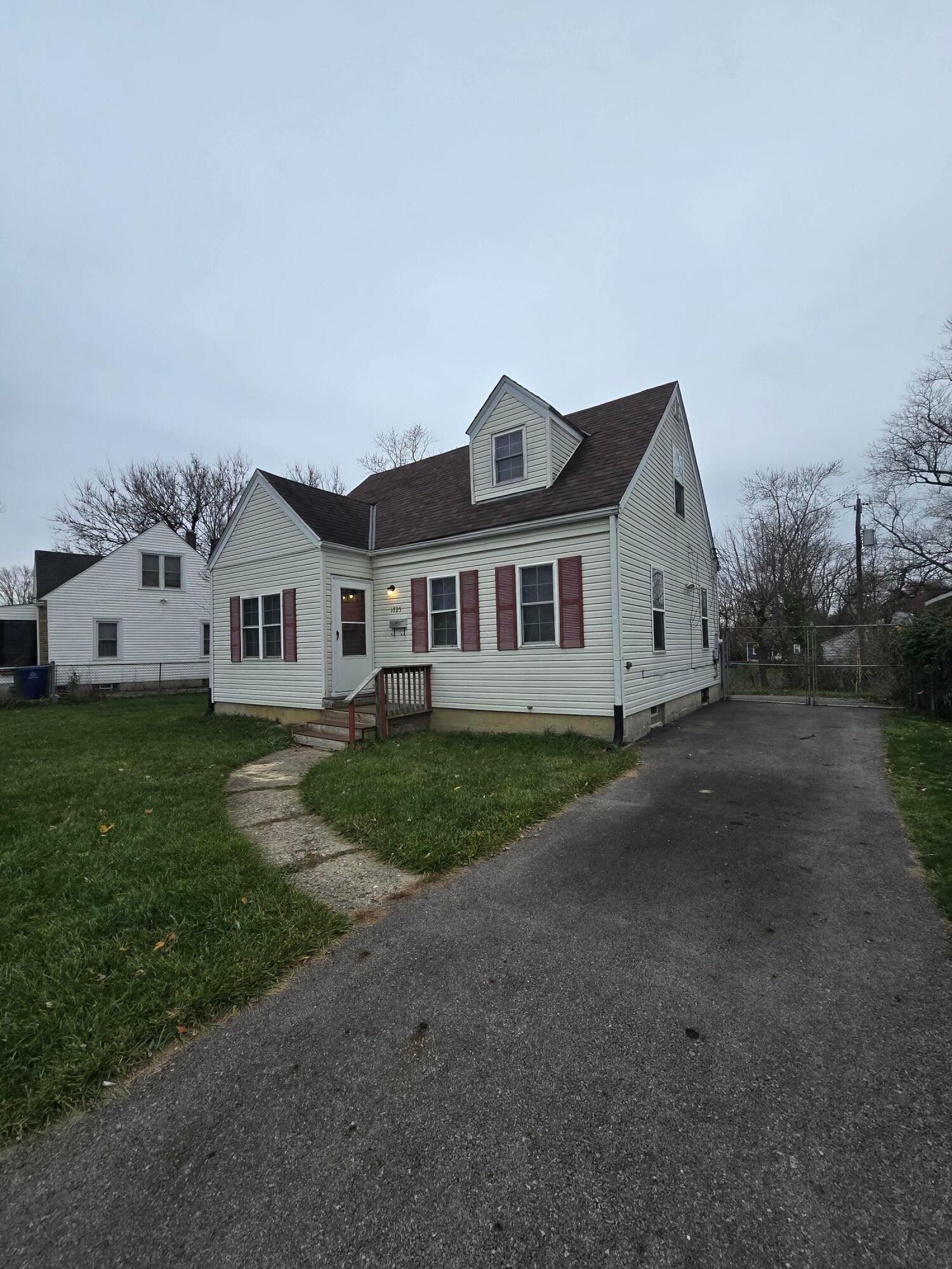 1725 Lancashire Road  Columbus OH 43219 photo