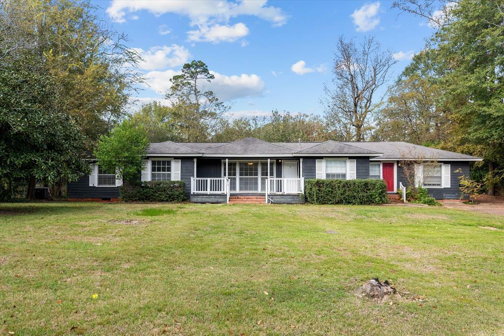 Property Photo: 502 South Temple Drive TX 75941