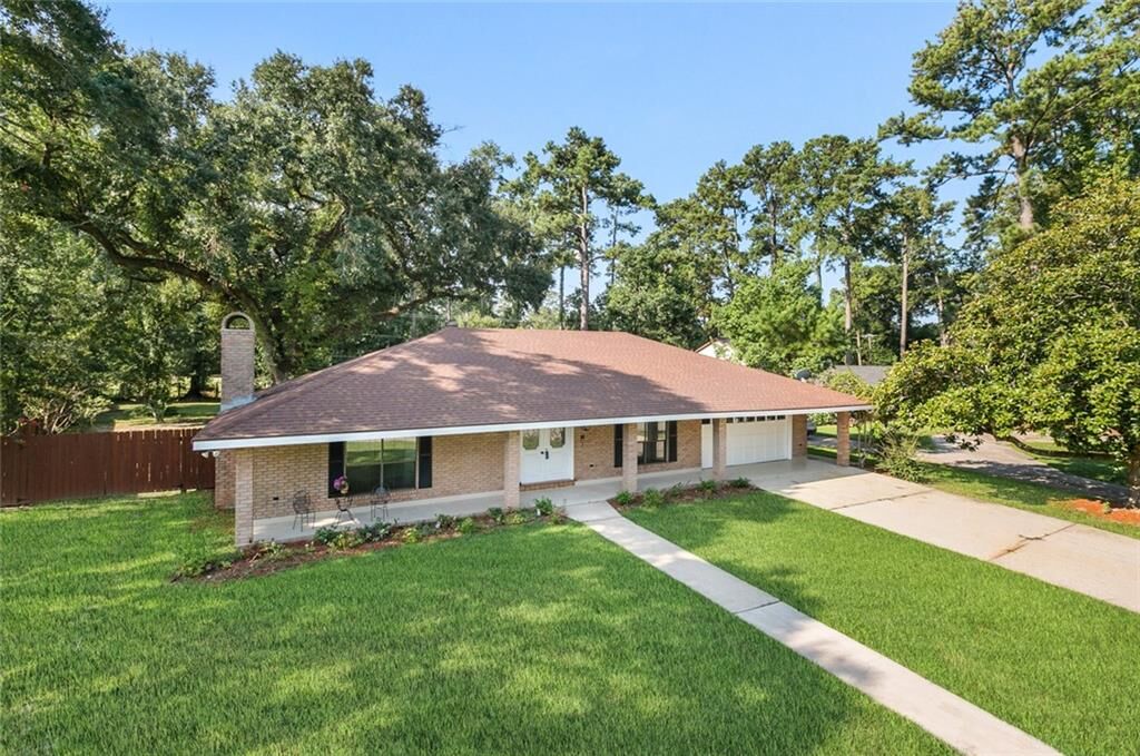 Property Photo:  114 Golfview Lane  LA 70433 