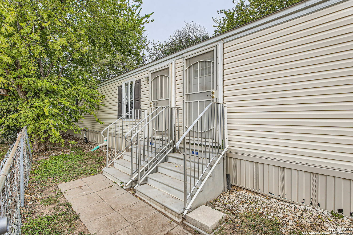 Property Photo:  4423 E Houston St  TX 78220 