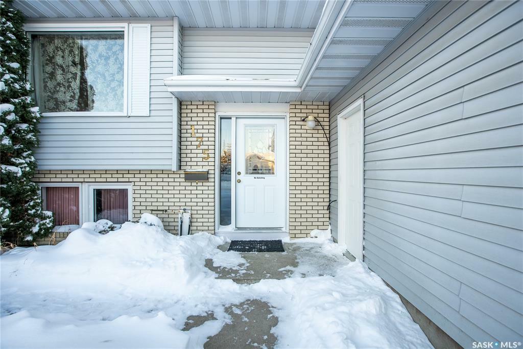 Property Photo:  175 Sherry Crescent  SK S7M 5R4 