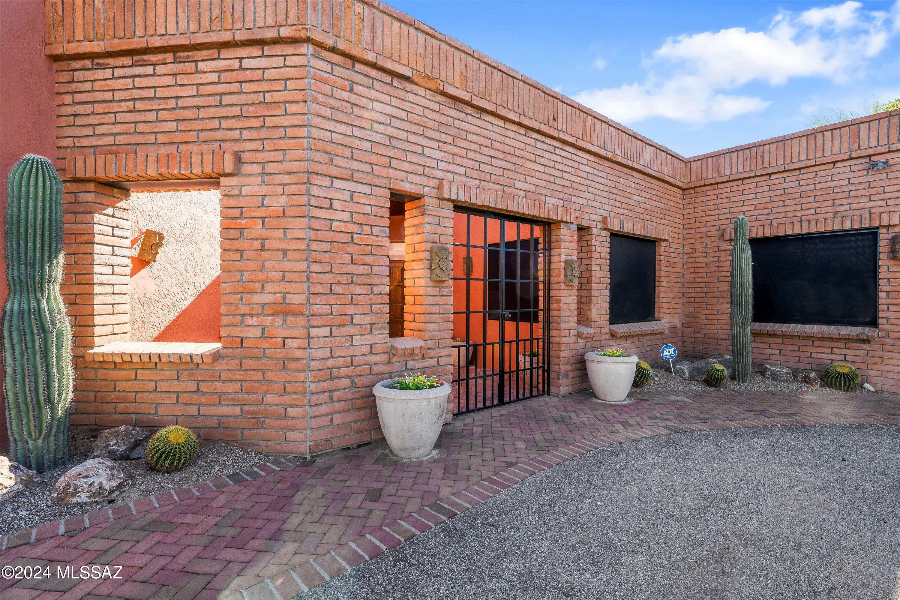 Property Photo: 2855 W Lambert Lane AZ 85742