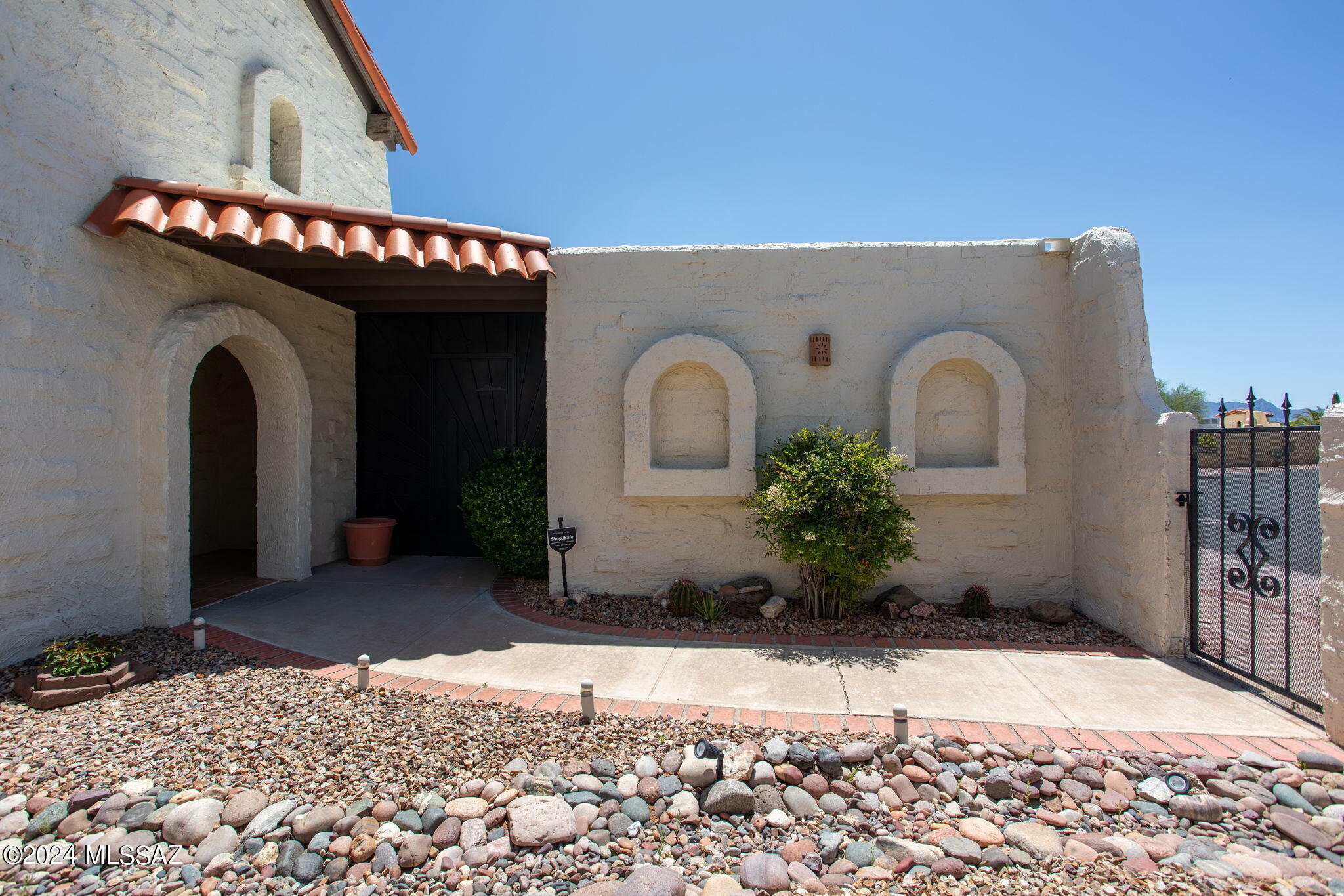 Property Photo:  1098 W Crculo Del Norte  AZ 85614 