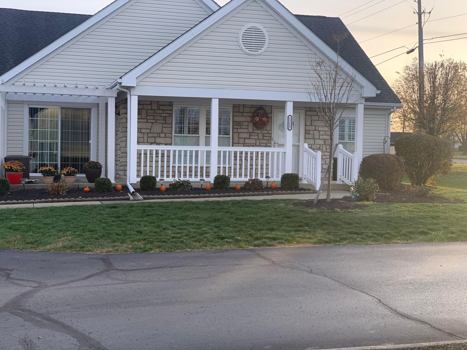 Property Photo: 1215 Dunhurst Street OH 43113