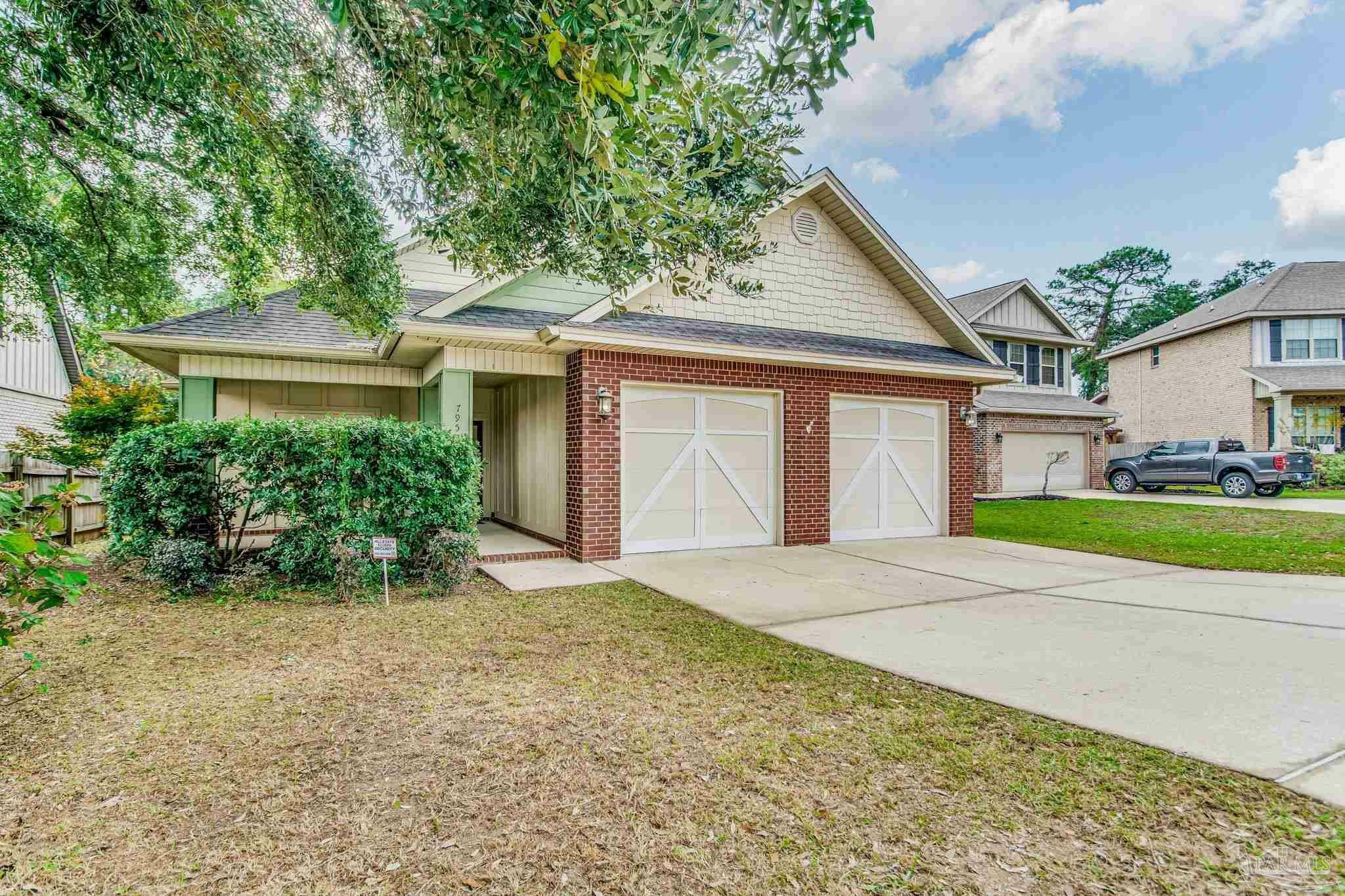 Property Photo:  795 Farmington Rd  FL 32504 