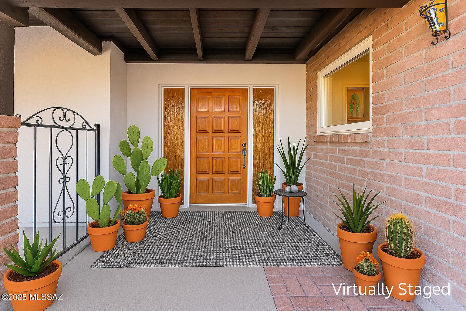 Property Photo:  611 S Los Opalos  AZ 85614 