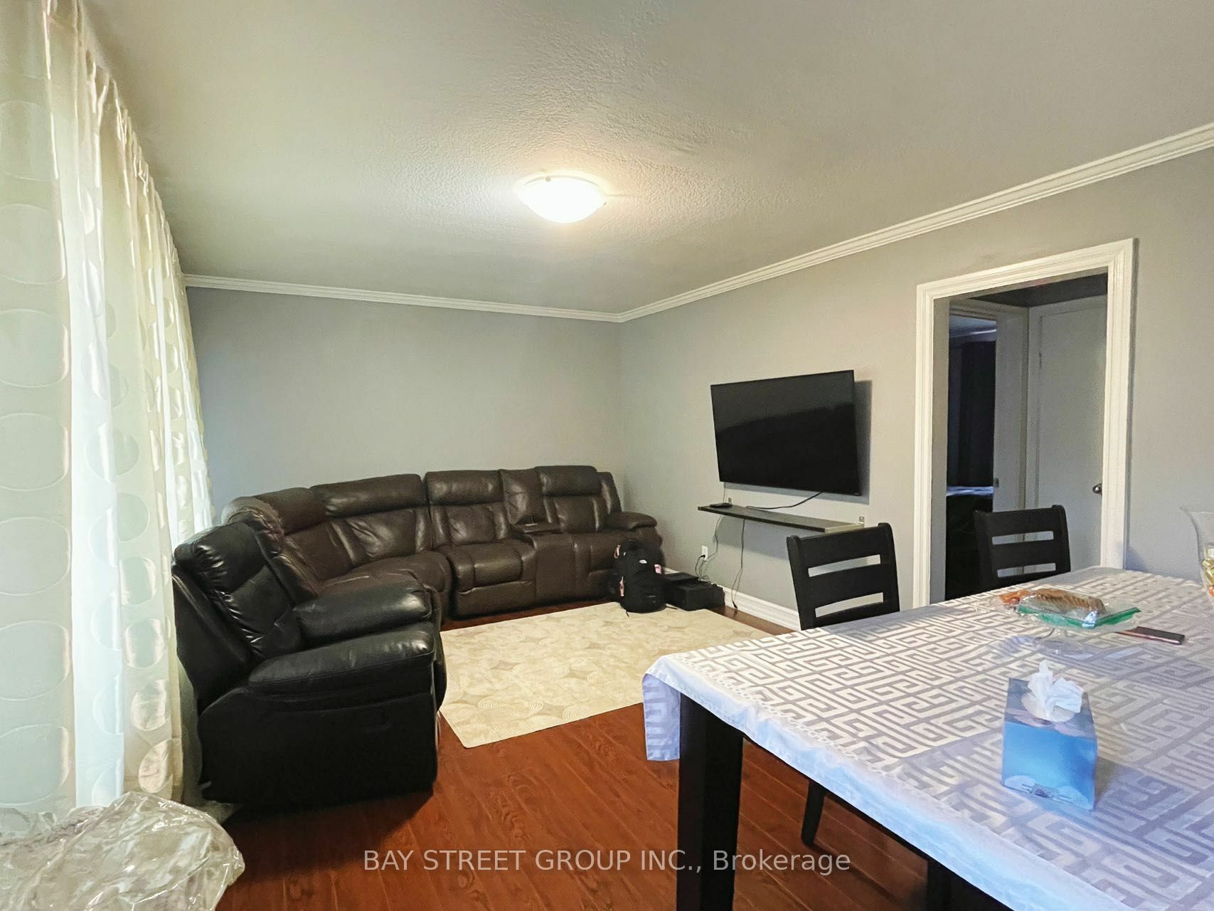 Property Photo:  311 Wenlock Ave Main  ON L4C 1M6 