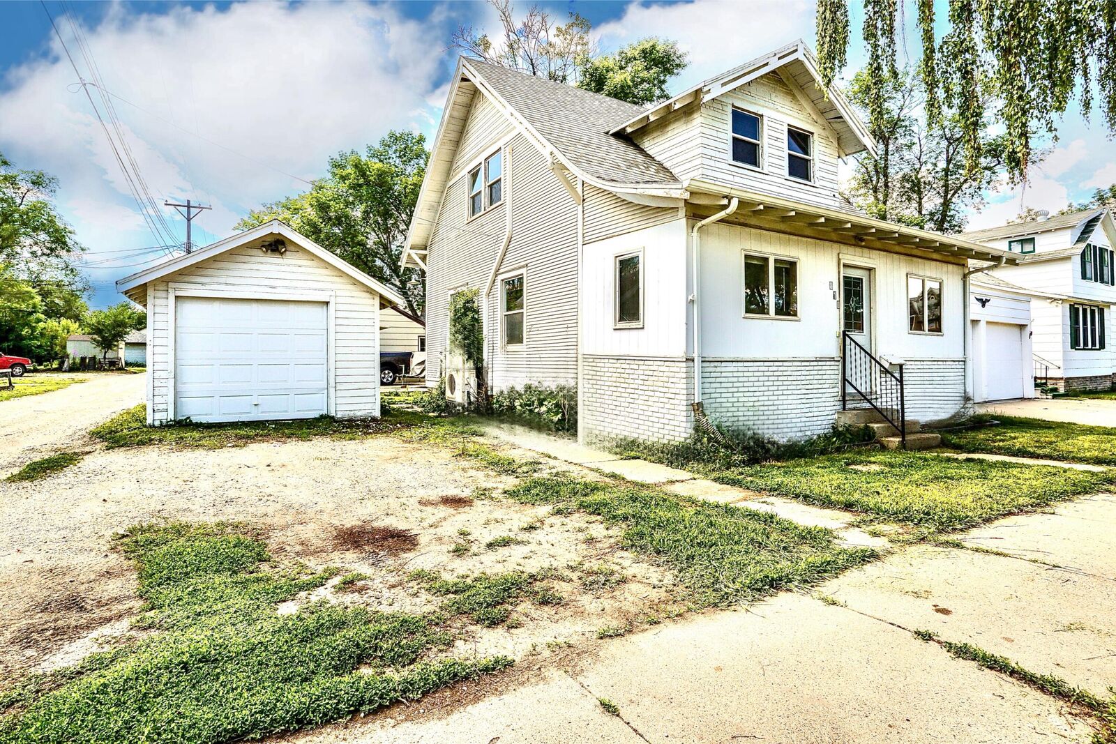 Property Photo:  810 S 1st St  SD 57401 