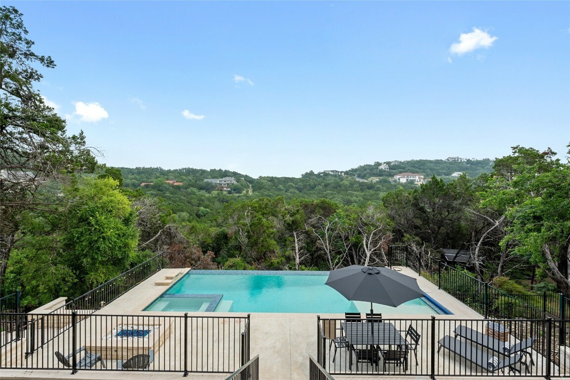 Property Photo:  2711 Trail Of Madrones Street  TX 78746 