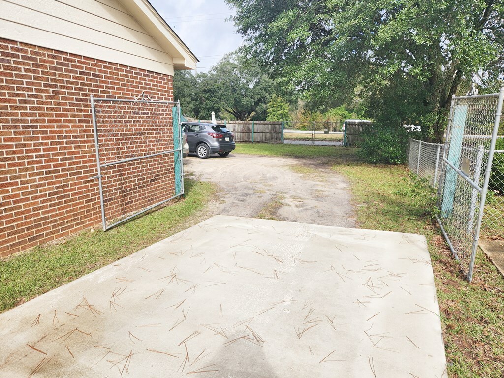 Property Photo:  2721 Yorktown Ave  GA 31705 