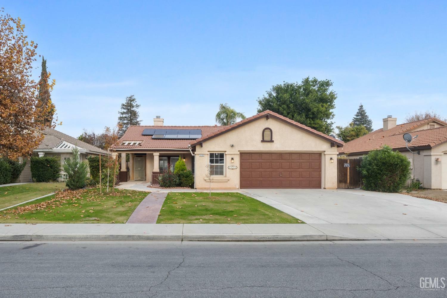 Property Photo:  5408 Silvergate Street  CA 93313 