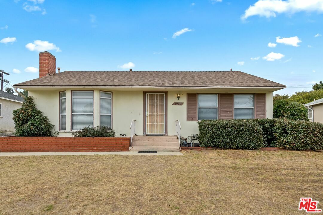 Property Photo:  7919 Chase Ave  CA 90045 