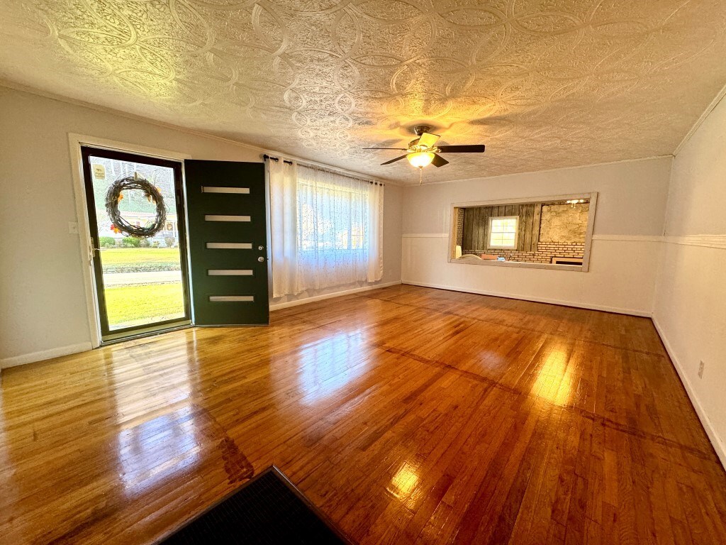 Property Photo: 523 Hurricane Creek KY 41539