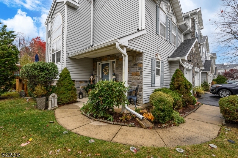 Property Photo:  29 Chimney Ct  NJ 08879 