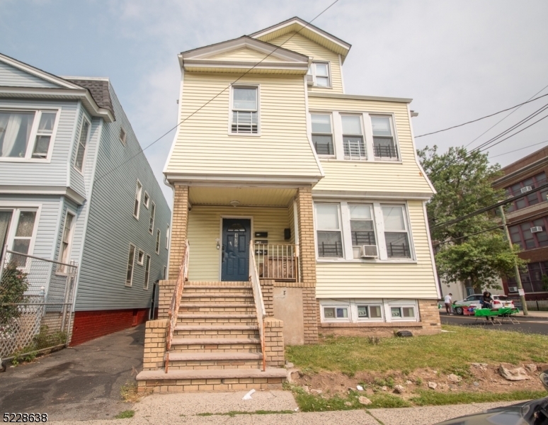 Property Photo:  179 Leslie St  NJ 07112 