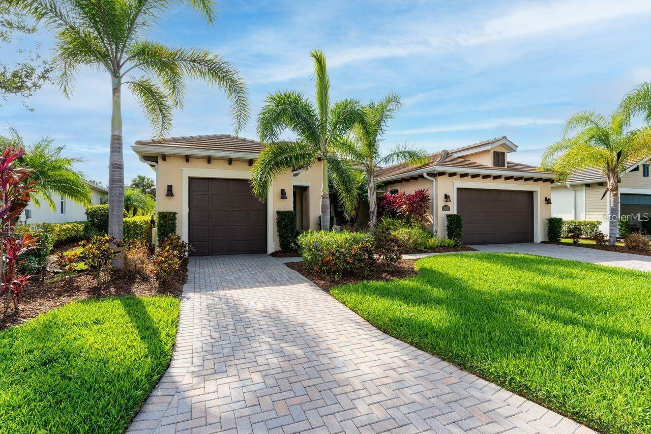 Property Photo:  5207 Lake Overlook Avenue  FL 34208 