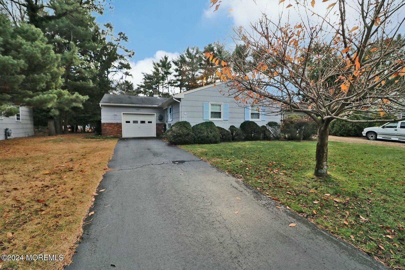 Property Photo:  7 Norwich Drive  NJ 08757 