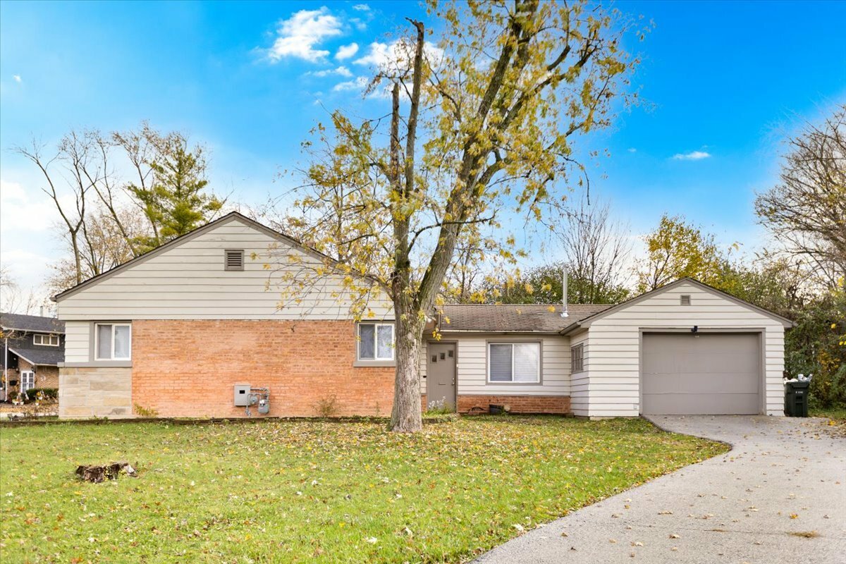 Property Photo:  321 Onarga Street  IL 60466 