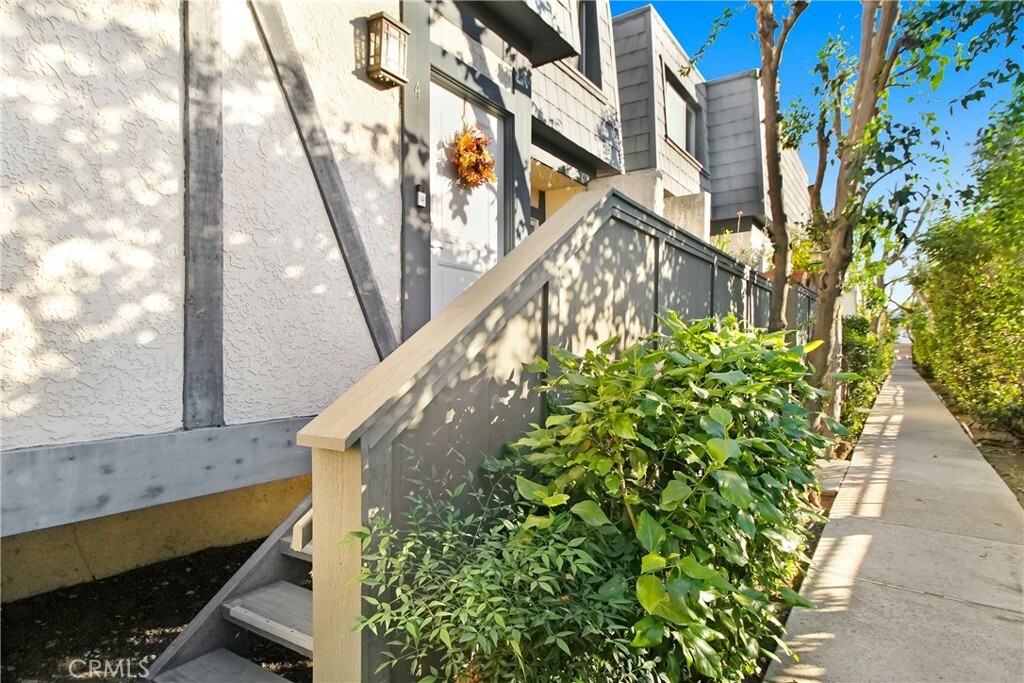Property Photo: 18550 Hatteras 4 CA 91356