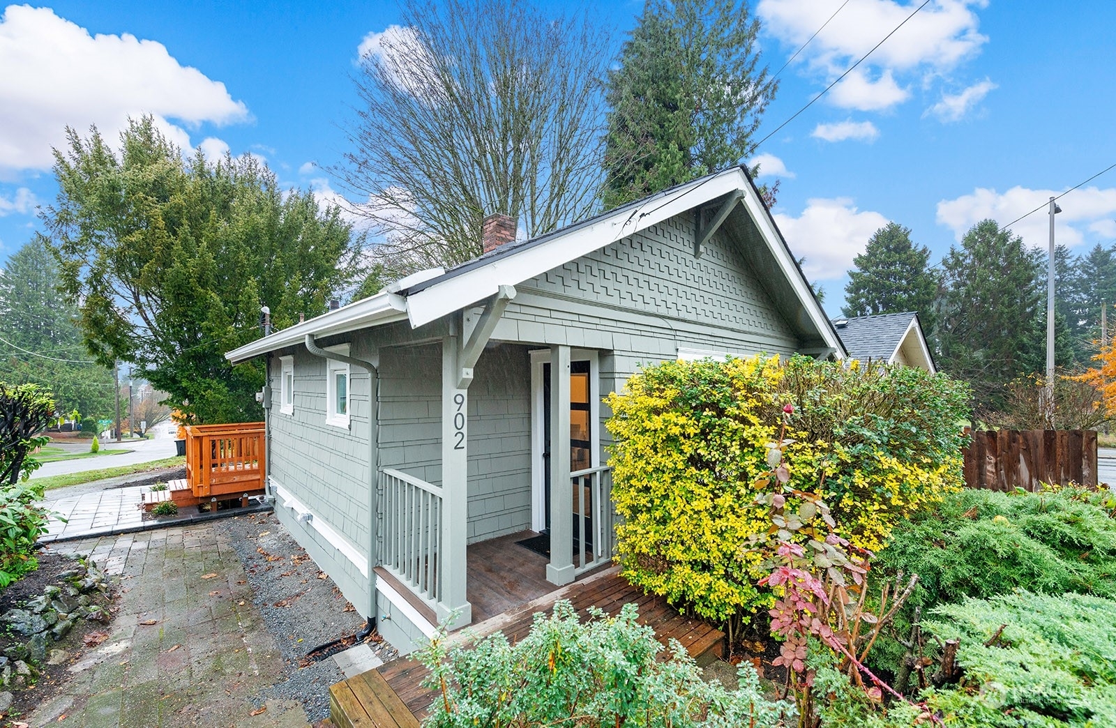 Property Photo:  902 N 61st Street  WA 98103 