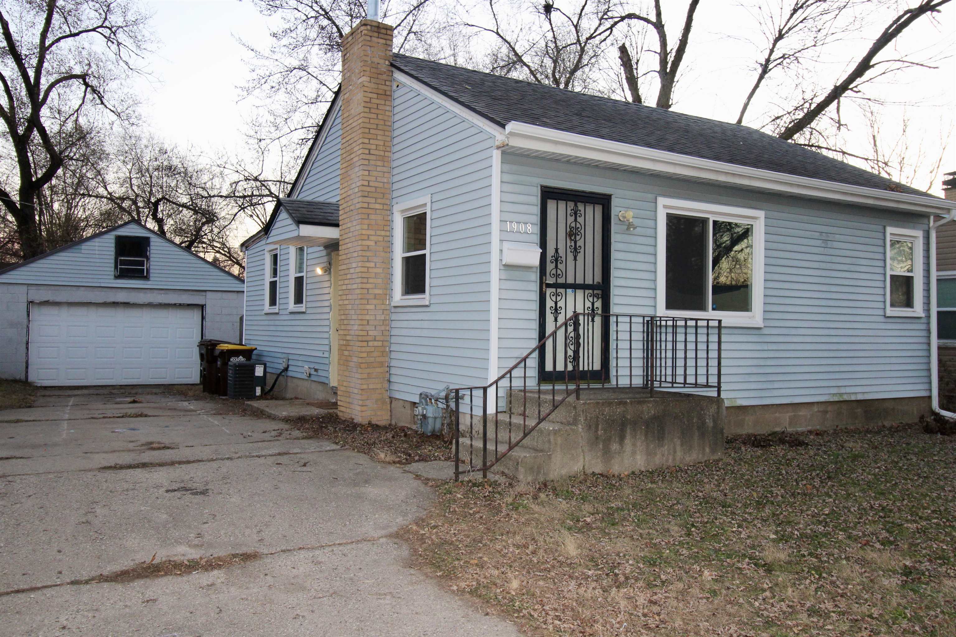 Property Photo:  1908 Barton Boulevard  IL 61103 