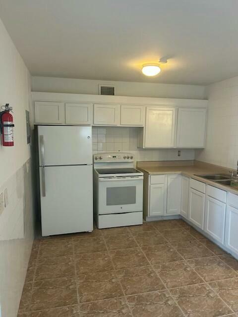 Property Photo:  1001 S E Street 1  FL 33460 