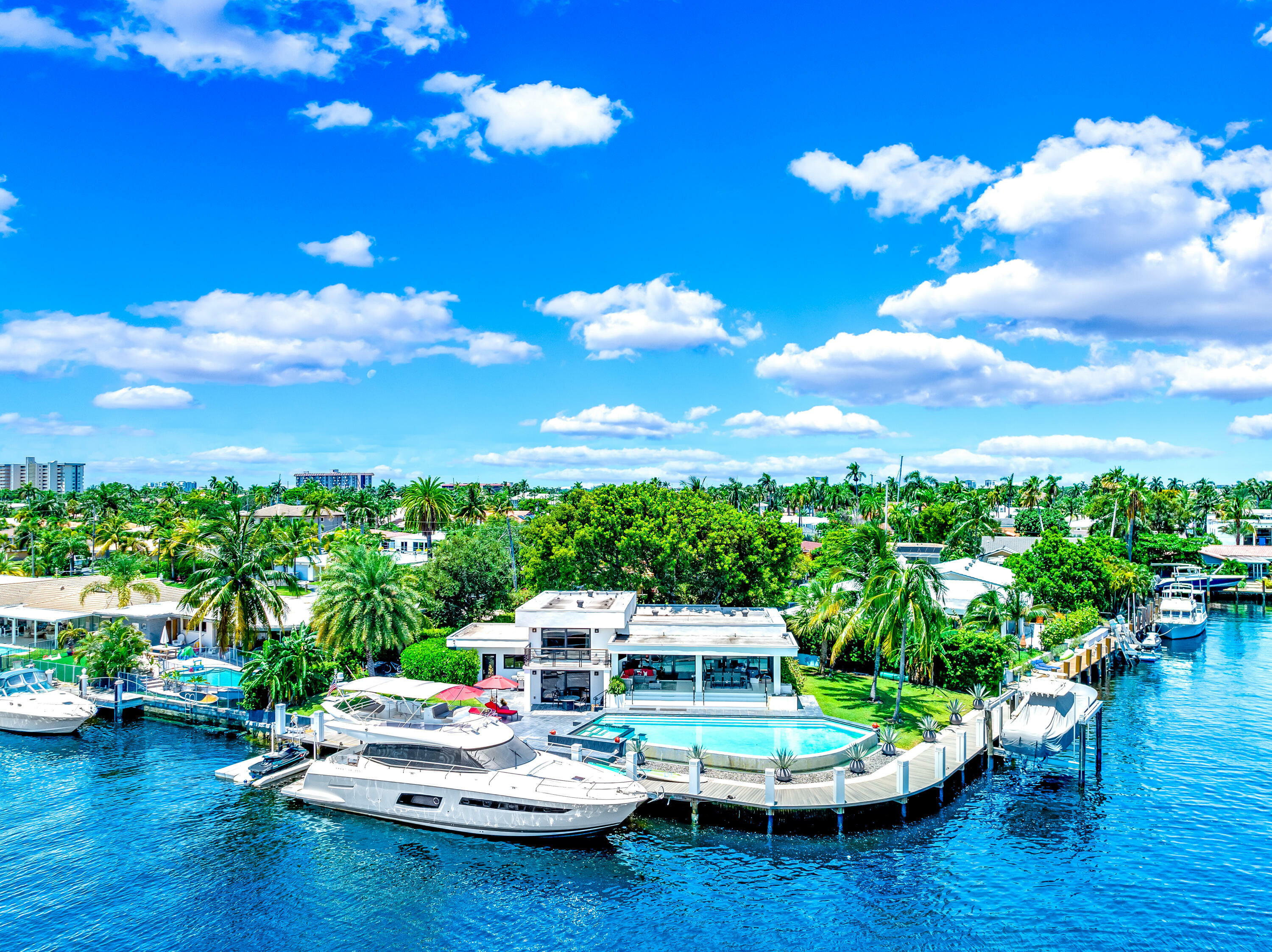 Property Photo: 2628 SE 10th Street FL 33062